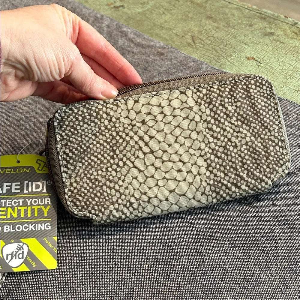 Travelon RFID Wristlet Wallet Snakeskin Print Zip Organizer NWT